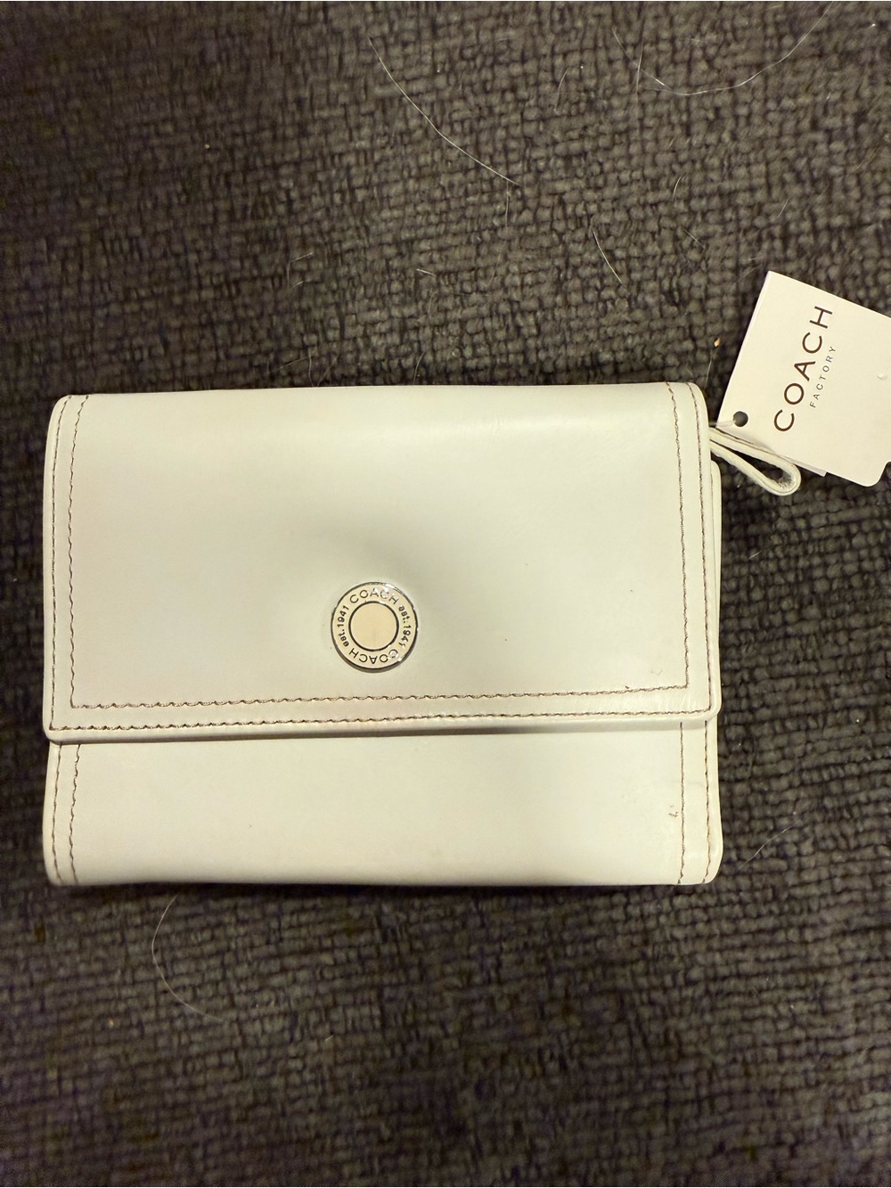 BNWT Coach White Leather Compact Wallet - Coach